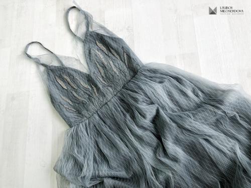 При создании свадебных и вечерних платьев мы отдаем предпочтение ручной работе. 05