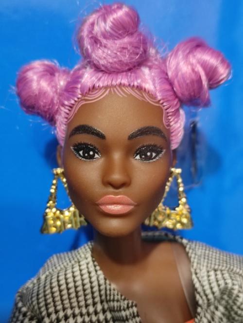 У меня за последние дни приехало прям много кукол. 01