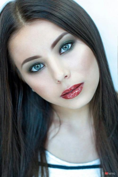 Предлагаю услуги визажиста, стилиста причёсок, бровиста. 03