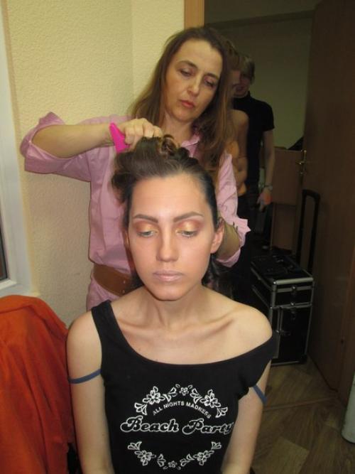 Девочки есть 2 место в проекте Авторский Макияж от Милы Шустровой и авторские причёски от Виктории опара, совместно с украинскими дизайнерами. 03