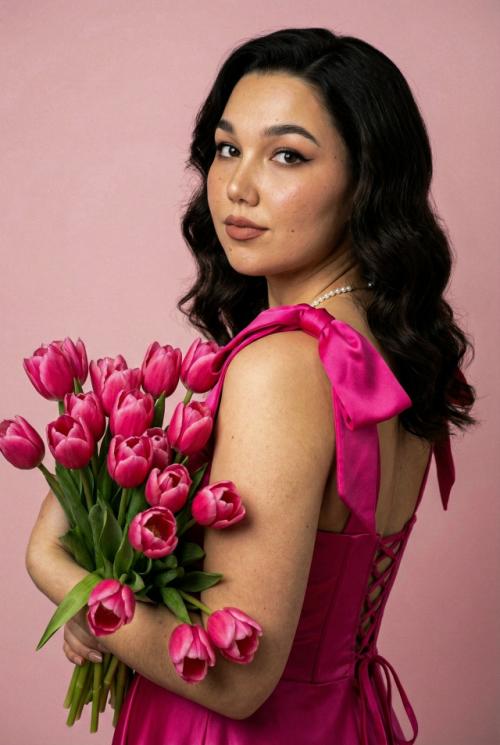 Промт: тип изображения: студийный художественный портрет. 
