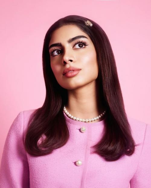 Образ кхуши для специального показа фильма Nadaaniyan. 01