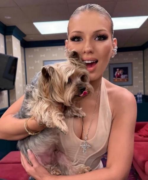 Люся чеботина устроила яркую фотосессию, которая сразу привлекла внимание фанатов и коллег. 02