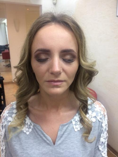 Сиять вам поможет наш мастер по макияжу и прическам Екатерина? 02