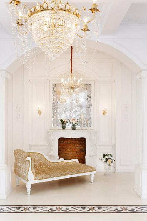 Вы замужем, а ваше шикарное платье висит в шкафу и скучает или наоборот, хотите почувствовать себя настоящей невестой, надеть белые кружева. 01