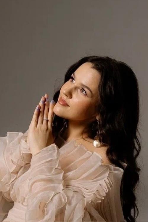 Собрав вместе правильный макияж и прическу, вы получите идеальный образ для весенней фотосессии. 
