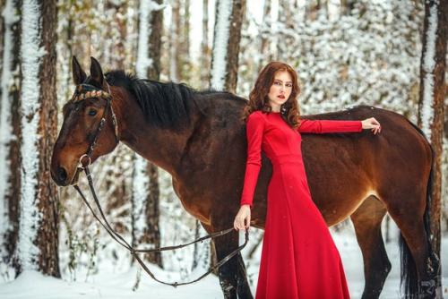 Для реализации новых идей и техник, а так же для пополнения портфолио требуются модели на макияж и прически. 02