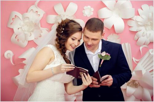 С Наташей мы провели два торжественных утра, день свадьбы и день свадебной фотосессии и получили два свадебных образа. 04