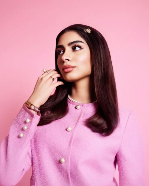 Образ кхуши для специального показа фильма Nadaaniyan. 02