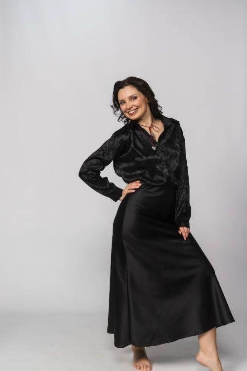 Давайте знакомиться! 

Я Полина, визажист и стилист по прическам.
