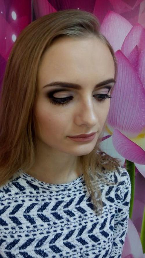 Для реализации новых идей и техник, а так же для пополнения портфолио требуются модели на макияж и прически. 07