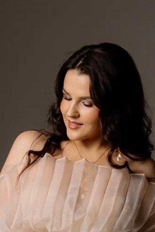 Собрав вместе правильный макияж и прическу, вы получите идеальный образ для весенней фотосессии. 03