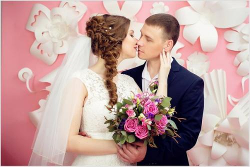 С Наташей мы провели два торжественных утра, день свадьбы и день свадебной фотосессии и получили два свадебных образа. 03