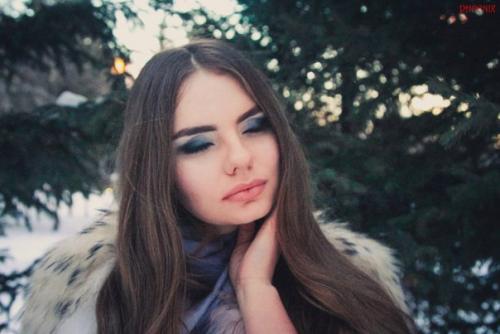 Нужны модели на макияж и локоны (прически? 01