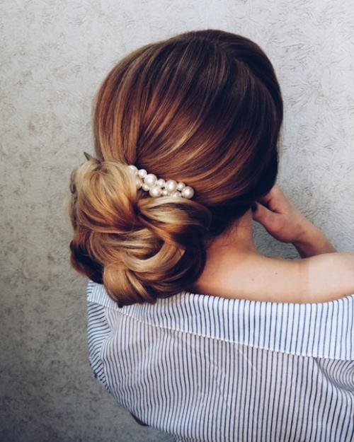 Милые выпускницы, невесты, если вы хотите попасть ко мне на макияж и прическу на своё торжество, пожалуйста, пишите заранее. 02