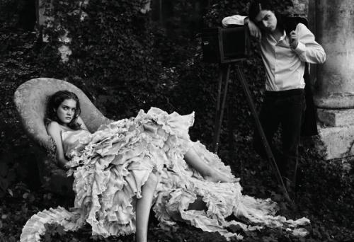 Супермодель Наталья водяновоа Алиса в Стране Чудес, Vogue, декабрь 2003. 03