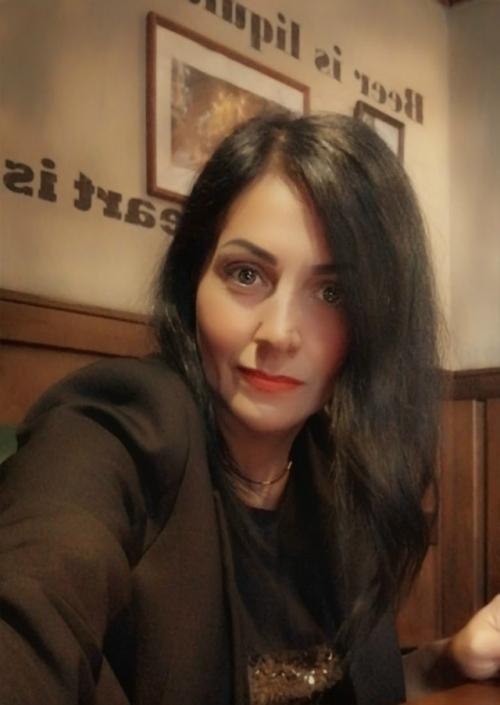 Зашла в кафе выпить кофе перед работой.  