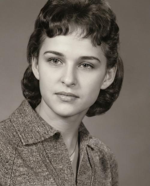 Восстанови старое семейное фото в 1 клик, порадуй своих бабушек и дедушек. 01