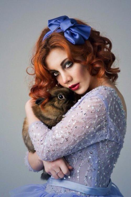 Милые девочки!  Мы хотим представить вам нашего визажиста и мастера по волосам Дарью Калмыкову. 03