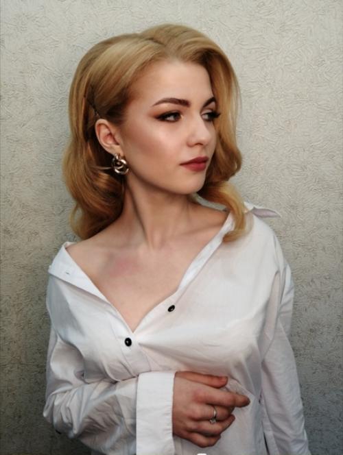 Милые выпускницы, невесты, если вы хотите попасть ко мне на макияж и прическу на своё торжество, пожалуйста, пишите заранее. 03