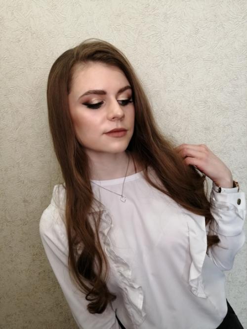 Милые выпускницы, невесты, если вы хотите попасть ко мне на макияж и прическу на своё торжество, пожалуйста, пишите заранее. 04