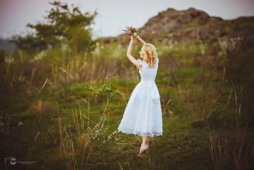 Девочки, красавицы?  Пока природа радует нас своей красотой, не пропустите этот момент - записывайтесь на весенние фотосессии запись по телефону? 02