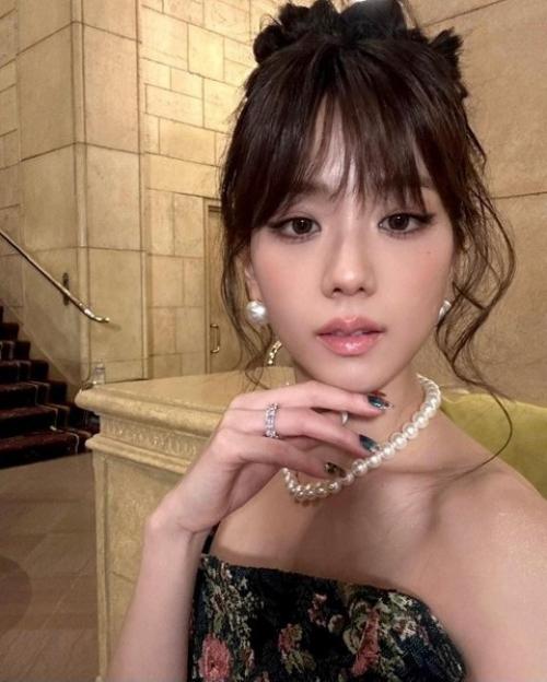 060423: ноги джису невероятно красивые? 03