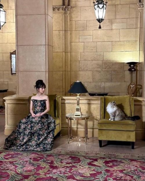 060423: ноги джису невероятно красивые? 05