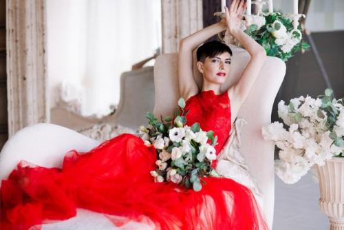 Девочки - выпускницы?  Вот-вот произойдёт событие, которое надолго запоминается. 02