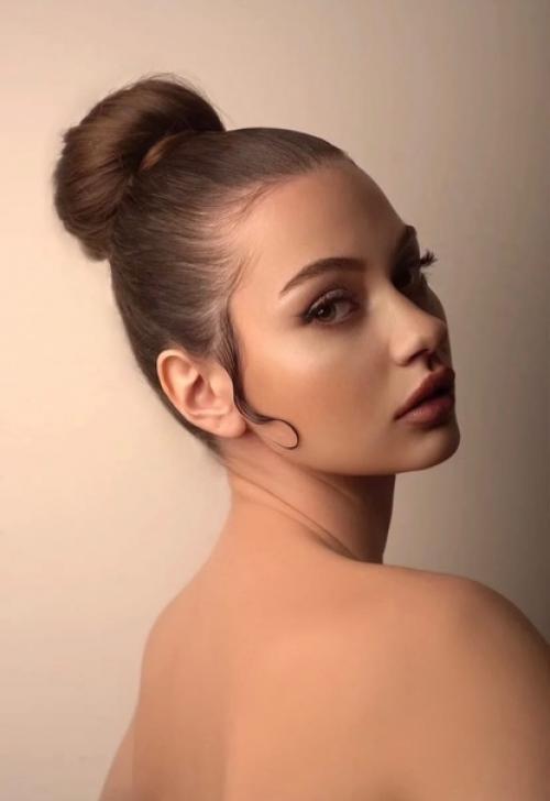 Кого распечатать на стену у себя в салоне? 01