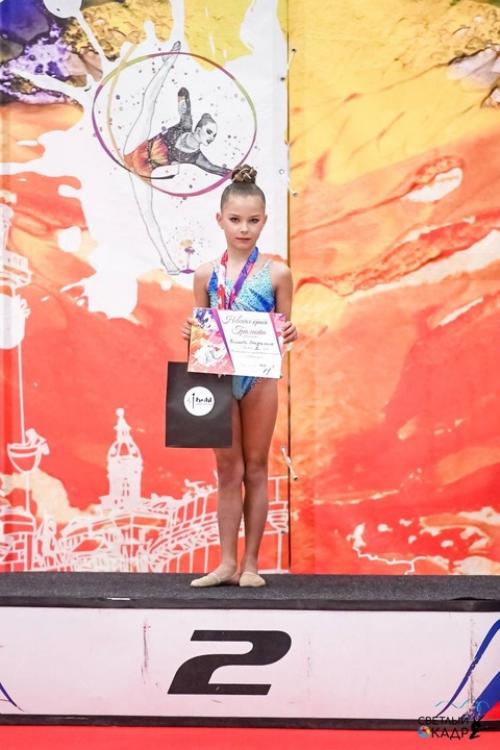 Образ гимнастки - это не всегда яркий макияж и сложная прическа. 03