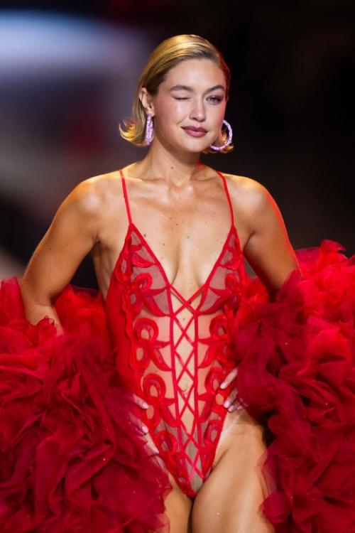 Легендарное шоу триумфально вернулась на модную арену после долгого перерыва. 03 Легендарное шоу триумфально вернулась на модную арену после долгого перерыва. 03