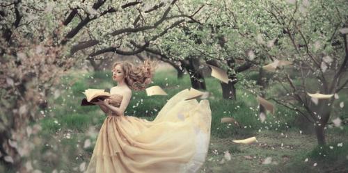 Только в том случае, если вы тоже давно влюблены в картину весенних цветущих садов, то этот фотопроект для вас! 01