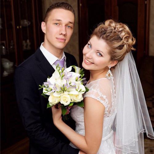 Добрый день!  Меня зовут Анастасия пинчук. 06