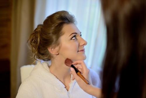 Лишь в том случае, если у вас намечается свадьба, торжество, фотосессия помогу подчеркнуть вашу красоту и индивидуальность. 02