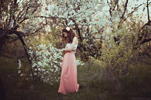 Только в том случае, если вы тоже давно влюблены в картину весенних цветущих садов, то этот фотопроект для вас! 04