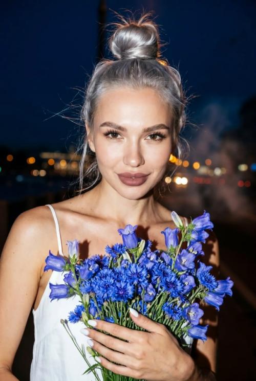 Фотореалистичная ночная Fashion - фотография, эффект живого случайного кадра, будто снято ночью на улице с профессиональной вспышкой.  