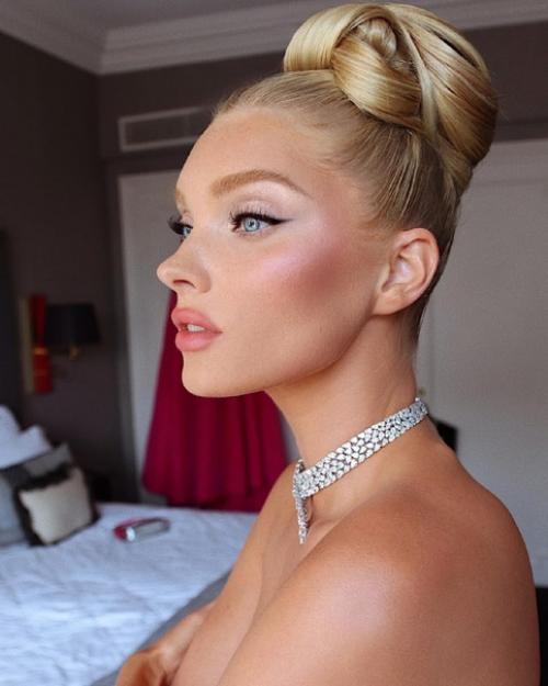 Поиск  Elsahosk x Socialmedia@Allelsa x Publicevents@Allelsa Cannes2022. 02