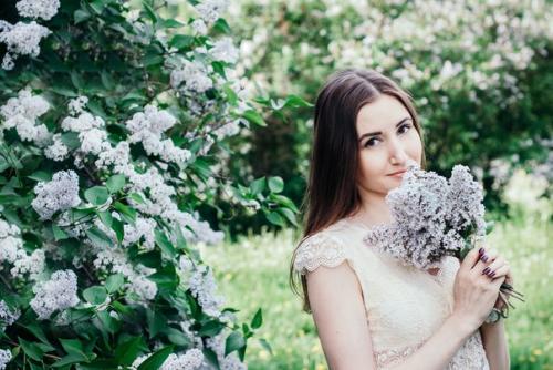 Нужна модель на условиях ТФП в съемке в цветущей сирени в в пятницу 17. 01