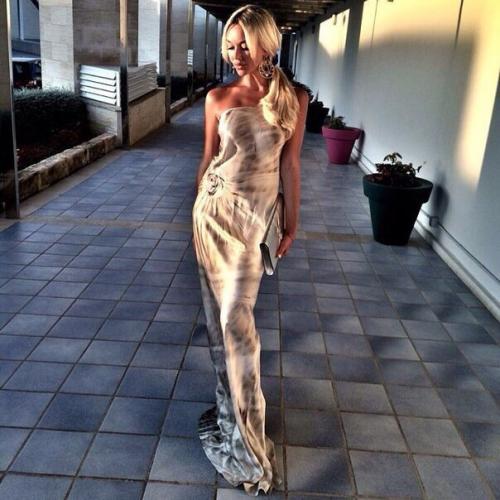 Выпускной вечер - это яркий и незабываемый праздник, всего лишь мгновение, которое запоминается на всю жизнь. 04 Выпускной вечер - это яркий и незабываемый праздник, всего лишь мгновение, которое запоминается на всю жизнь. 04