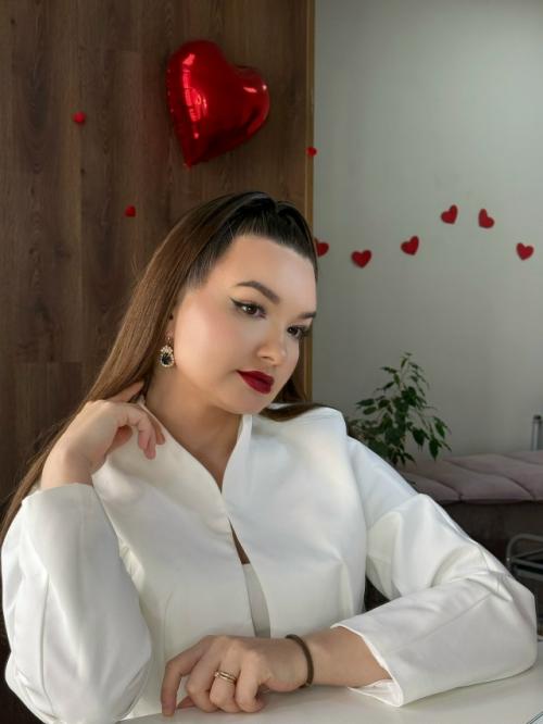 Образ для фотосессии готов - макияж и причёска безупречны. 03