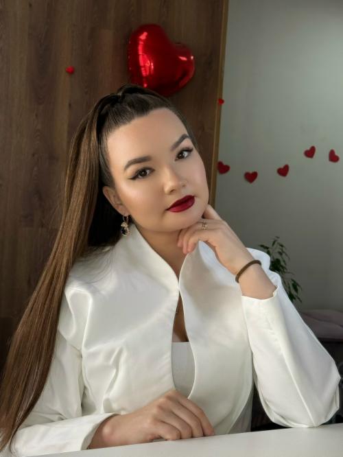 Образ для фотосессии готов - макияж и причёска безупречны. 01
