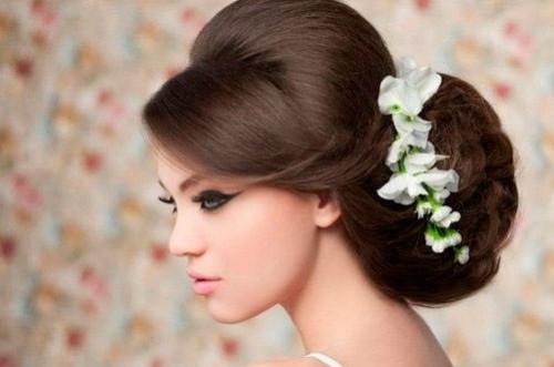 Дорогие выпускницы, жду вас в своем мини - новом салоне красоты в день вашего выпускного вечера на прически и макияж! 05