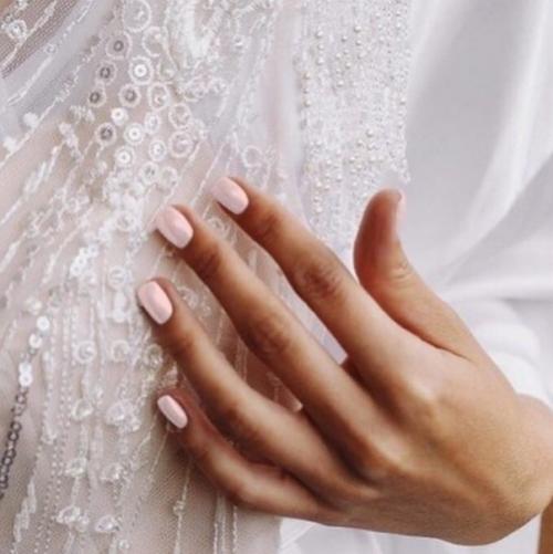 В свадебнои суете важно учесть каждую маленькую деталь, как в организации самого торжества, так и в образе самои невесты. 04