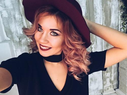 Девушки - красавицы?  Мы предлагаем услуги нашего прекрасного свадебного стилиста? 03