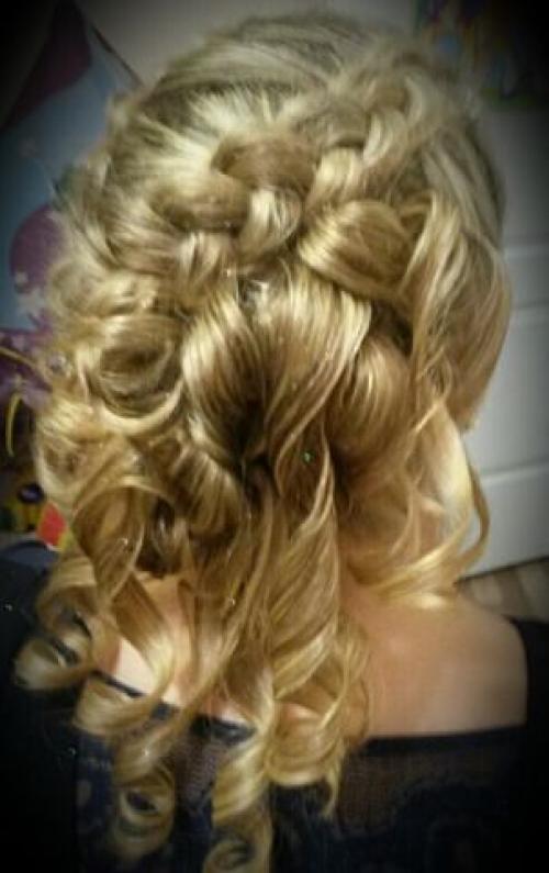 Девчонки, близится пора выпускных баллов. 02