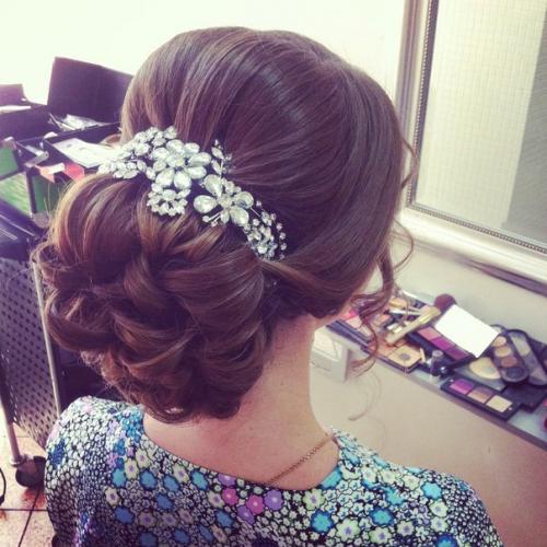 Дорогие невесты и выпускницы, запись на прически и макияж в самом разгаре? 03