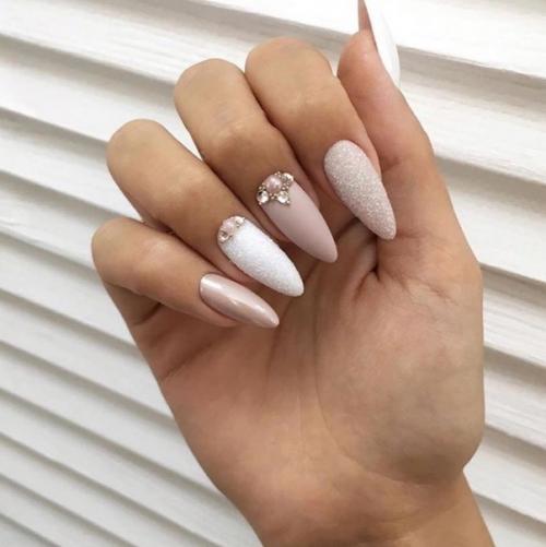 В свадебнои суете важно учесть каждую маленькую деталь, как в организации самого торжества, так и в образе самои невесты. 01