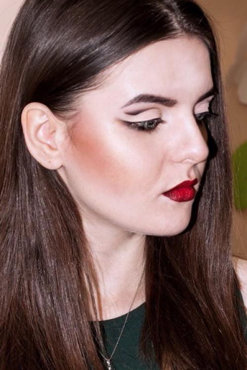 Милые выпускницы учебных заведений, на следующий недельки есть свободное время на макияж и прическу! 05