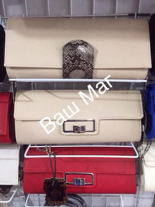 Очень часто девушки и женщины посещают различные мероприятия: свадебные церемонии, выпускные балы, вечеринки. 06